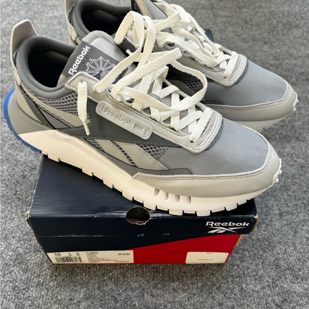 Men’s size 10 Reebok - Picture 5 of 6